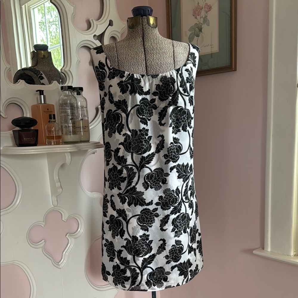 Black and White Sleeveless Sheath Mini Dress